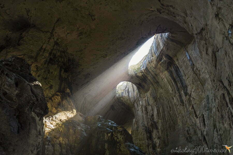 пещера очите на бога