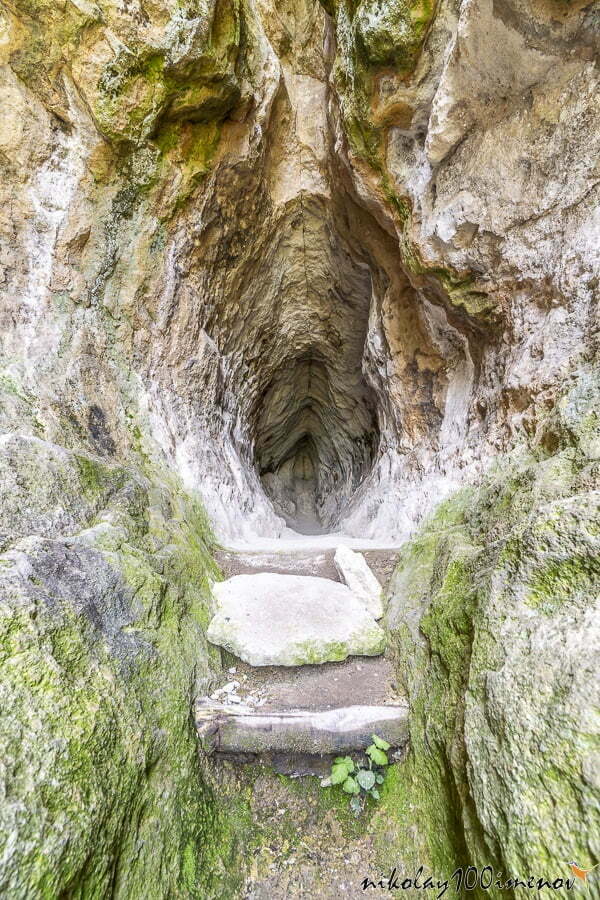 пещера утробата