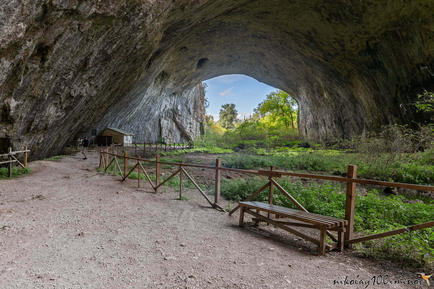 Devetashka cave