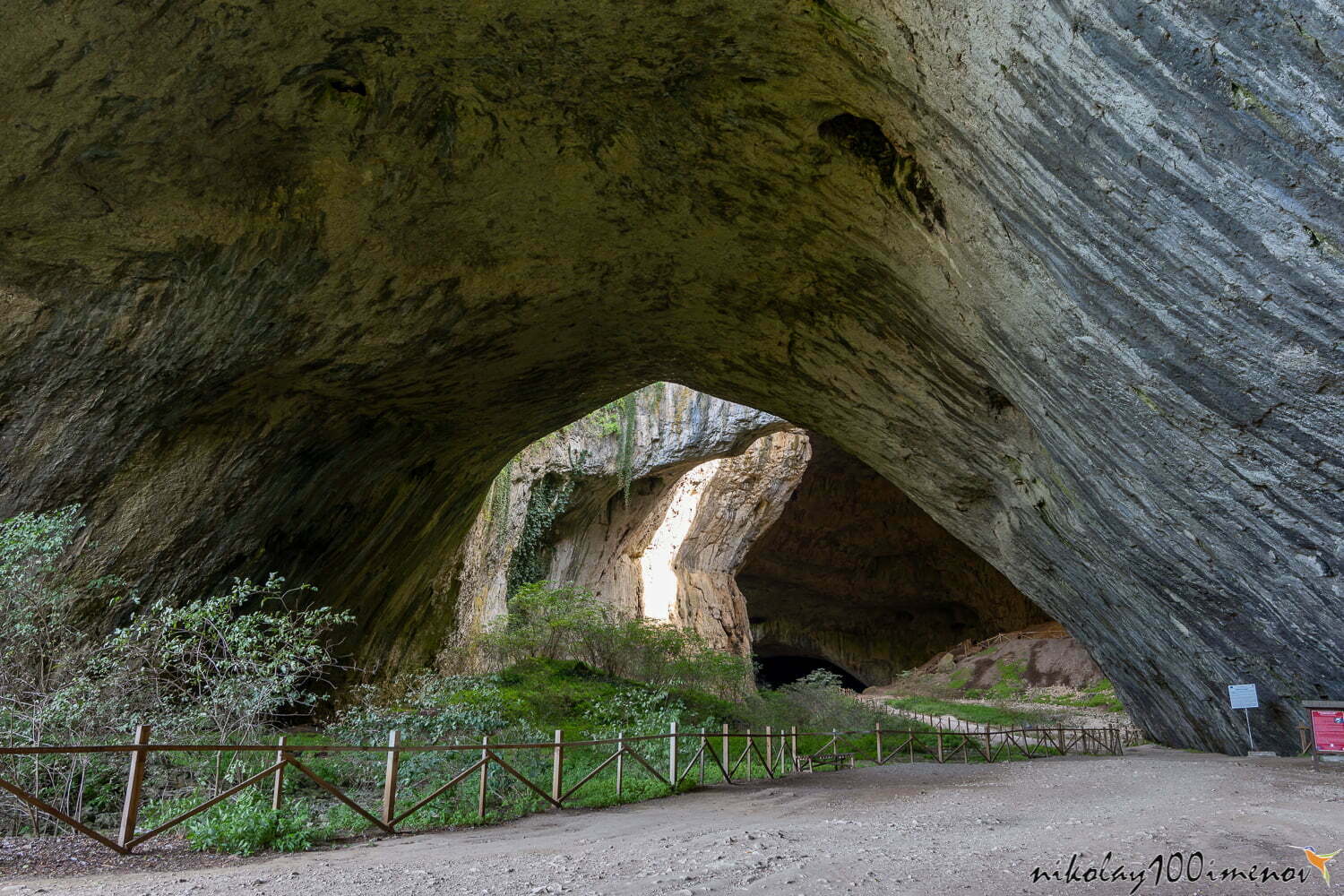 Devetashka cave entrance