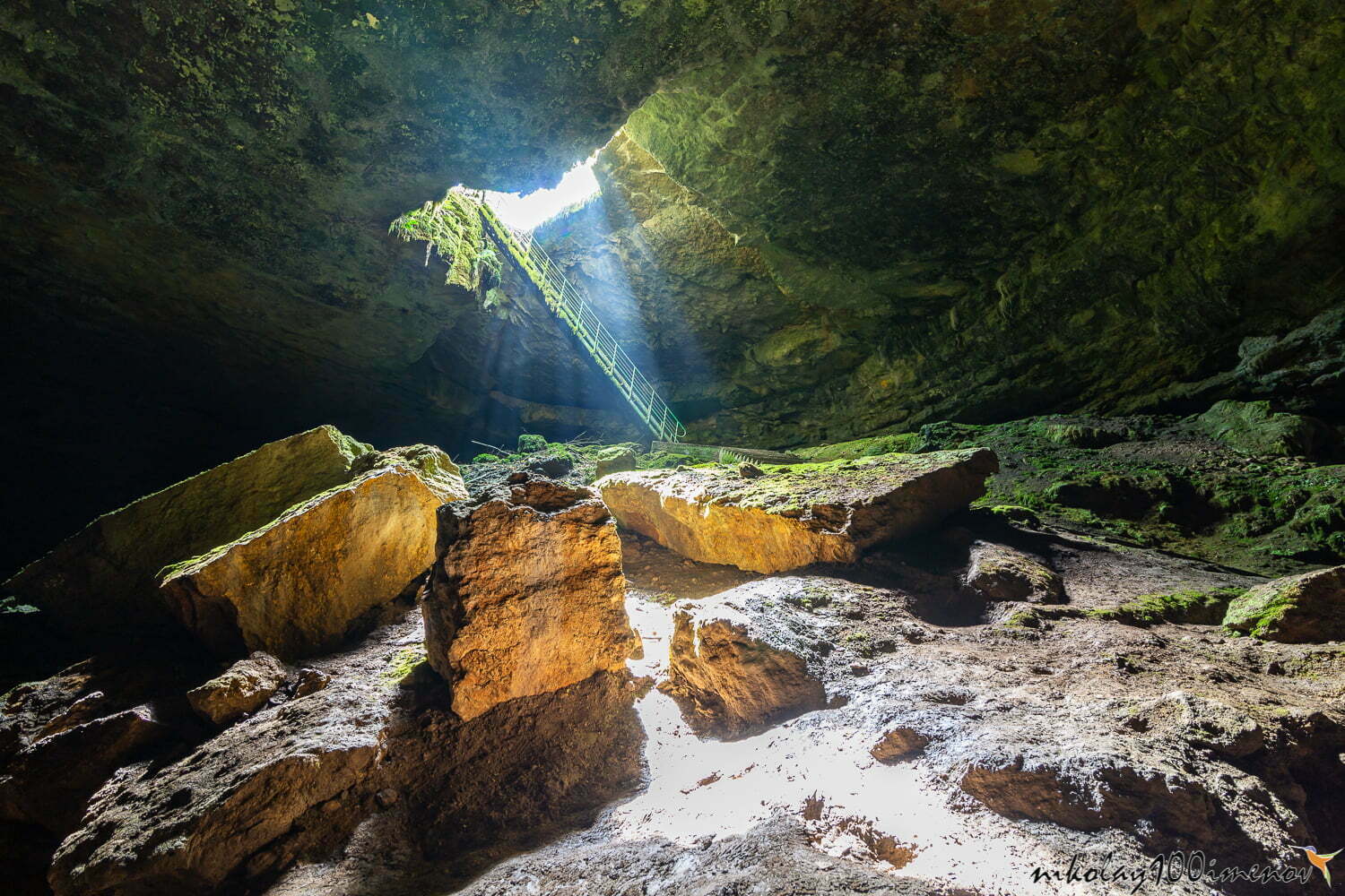 пещера стълбицата