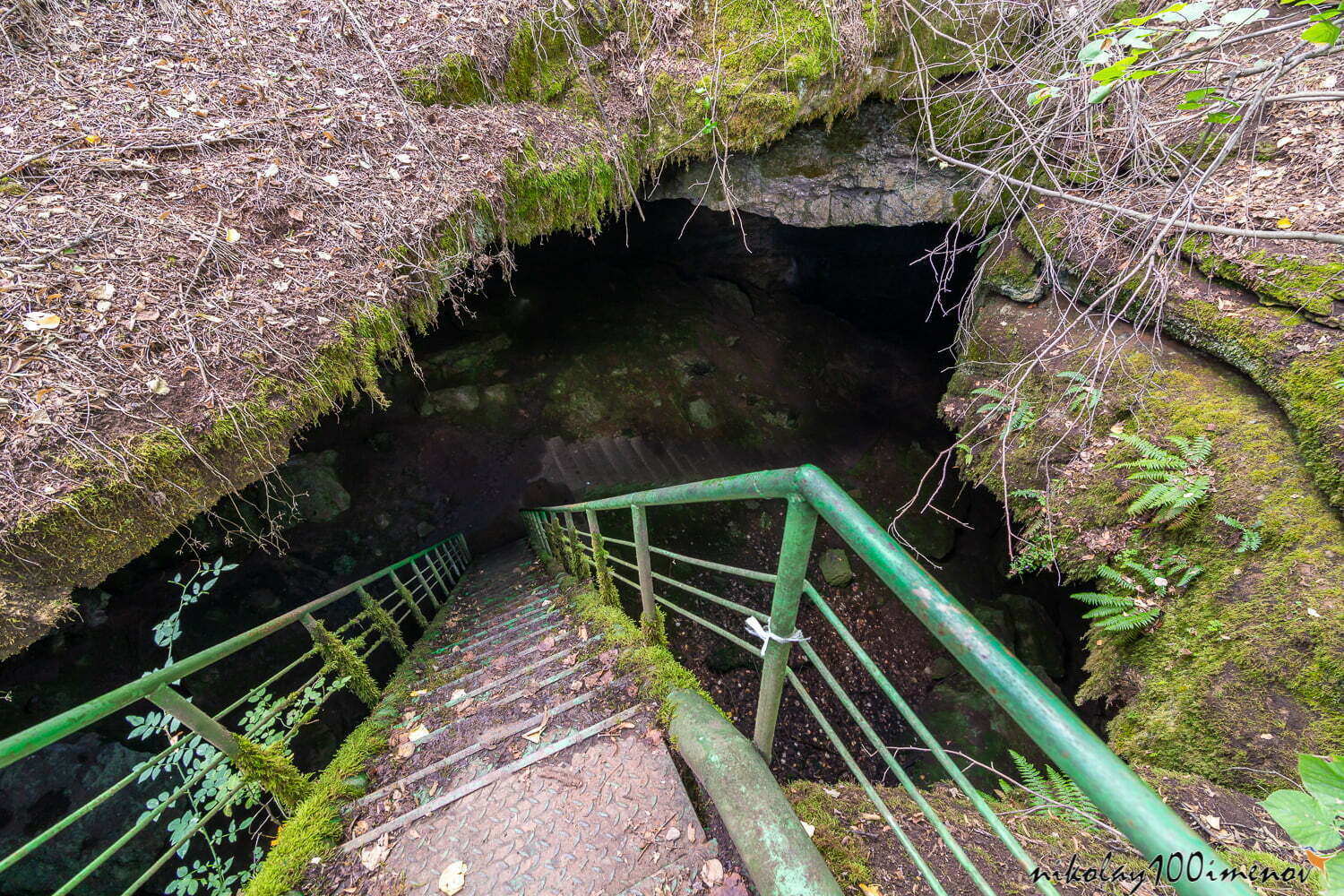 вход пещера стълбицата