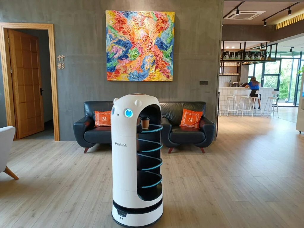 robots in hotels